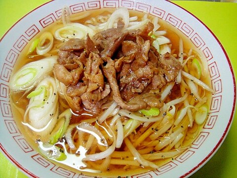 焼肉を乗せて♪もやしとネギの醤油ラーメン